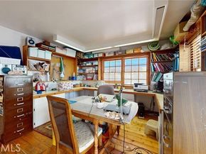 22542 Burbank Boulevard, Woodland Hills (los Angeles) CA 91367