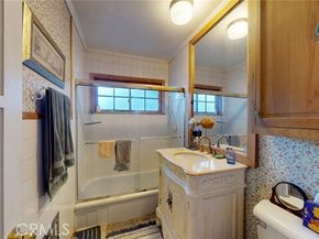 22542 Burbank Boulevard, Woodland Hills (los Angeles) CA 91367