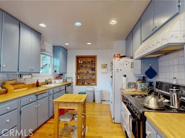 22542 Burbank Boulevard, Woodland Hills (los Angeles) CA 91367