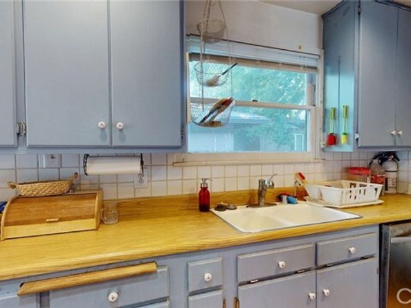 22542 Burbank Boulevard, Woodland Hills (los Angeles) CA 91367