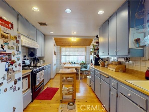 22542 Burbank Boulevard, Woodland Hills (los Angeles) CA 91367
