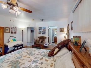 22542 Burbank Boulevard, Woodland Hills (los Angeles) CA 91367