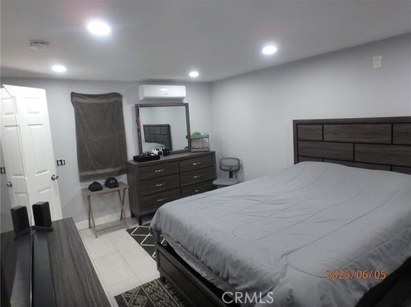 17457 Covello Street, Van Nuys (los Angeles) CA 91406