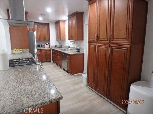 17457 Covello Street, Van Nuys (los Angeles) CA 91406