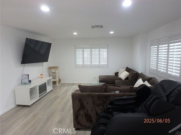 17457 Covello Street, Van Nuys (los Angeles) CA 91406