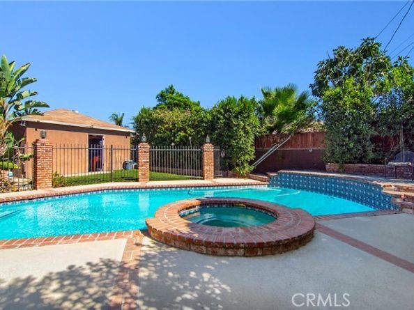 7514 Paso Robles Avenue, Los Angeles CA 91406