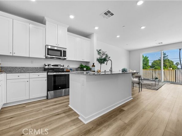 9423 N Sepulveda Blvd. 2, North Hills (los Angeles) CA 91343