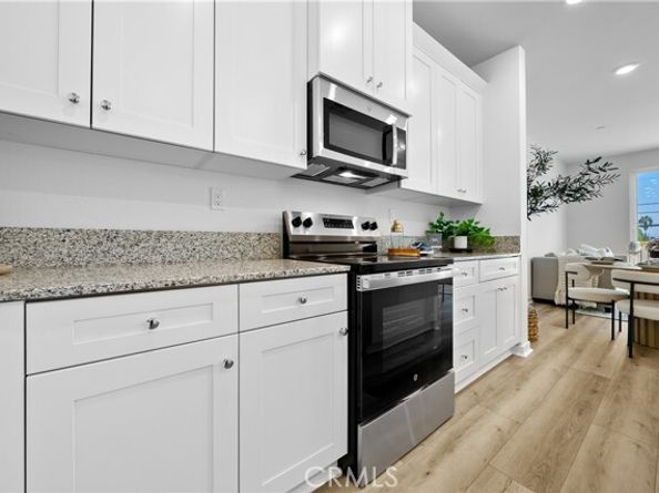 9423 N Sepulveda Blvd. 2, North Hills (los Angeles) CA 91343