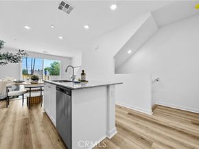 9423 N Sepulveda Blvd. 2, North Hills (los Angeles) CA 91343