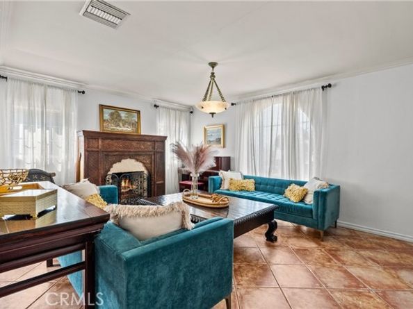 610 S Bel Aire Drive, Burbank CA 91501