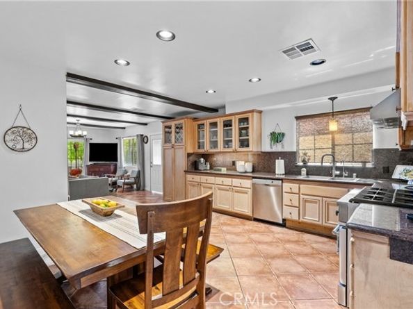 610 S Bel Aire Drive, Burbank CA 91501