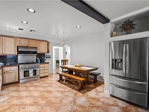 610 S Bel Aire Drive, Burbank CA 91501