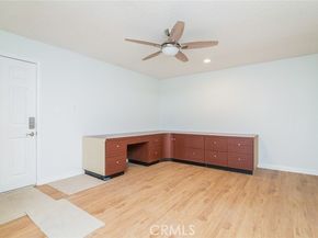 5711 Owensmouth Avenue 116, Woodland Hills (los Angeles) CA 91367