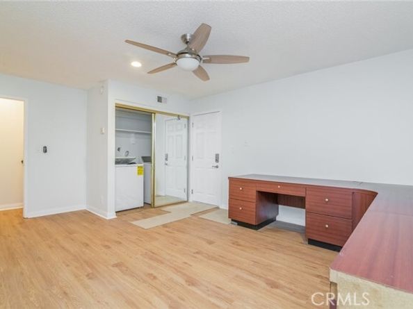 5711 Owensmouth Avenue 116, Woodland Hills (los Angeles) CA 91367