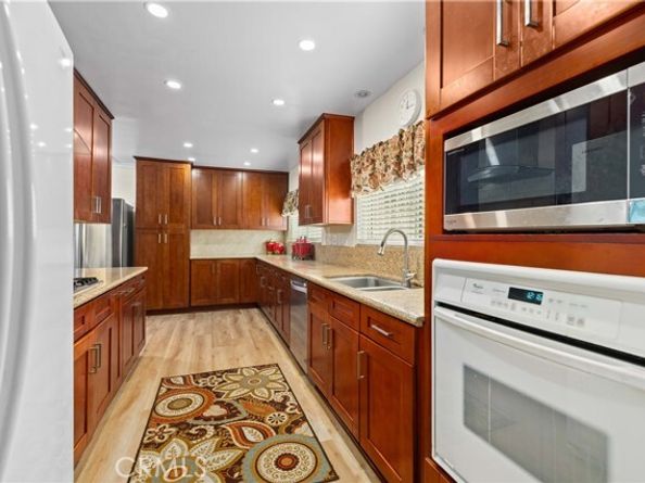 9224 N Gothic Avenue, North Hills (los Angeles) CA 91343