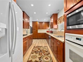 9224 N Gothic Avenue, North Hills (los Angeles) CA 91343