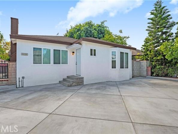15210 Cohasset Street, Van Nuys (los Angeles) CA 91405