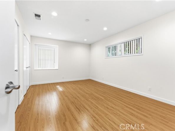 15210 Cohasset Street, Van Nuys (los Angeles) CA 91405