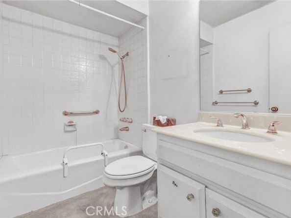 21821 Burbank 145, Woodland Hills (los Angeles) CA 91367