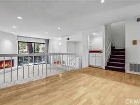 21821 Burbank 145, Woodland Hills (los Angeles) CA 91367