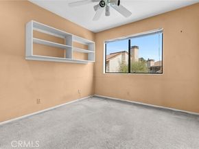 21821 Burbank 145, Woodland Hills (los Angeles) CA 91367