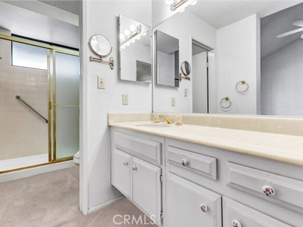 21821 Burbank 145, Woodland Hills (los Angeles) CA 91367