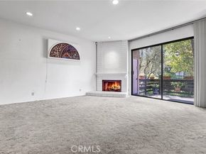 21821 Burbank 145, Woodland Hills (los Angeles) CA 91367