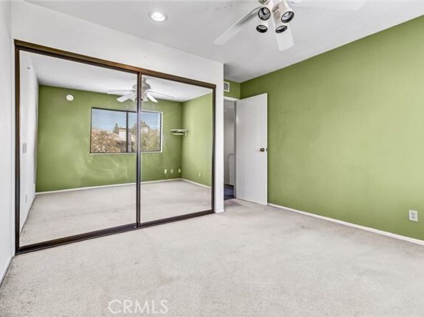 21821 Burbank 145, Woodland Hills (los Angeles) CA 91367