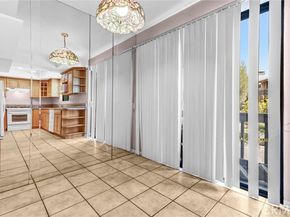 21821 Burbank 145, Woodland Hills (los Angeles) CA 91367