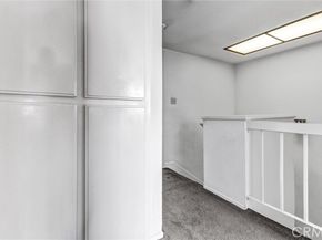 21821 Burbank 145, Woodland Hills (los Angeles) CA 91367