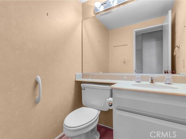 21821 Burbank 145, Woodland Hills (los Angeles) CA 91367