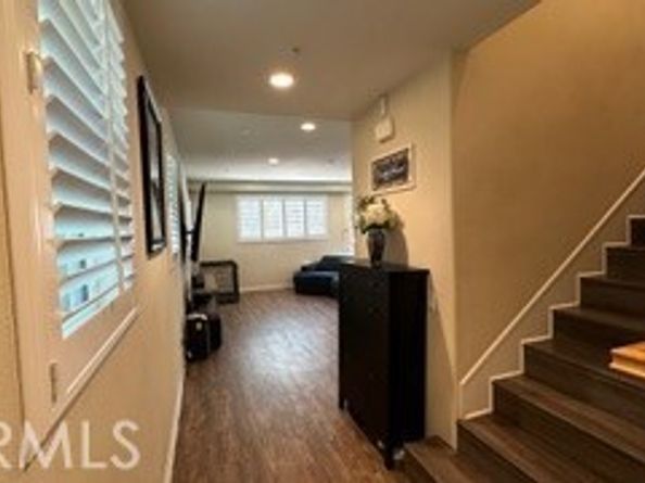 8621 Noble Avenue 4, North Hills (los Angeles) CA 91343