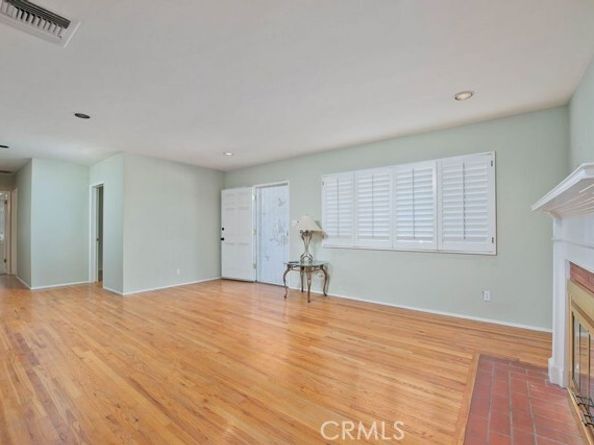 6912 Louise, Los Angeles CA 91406