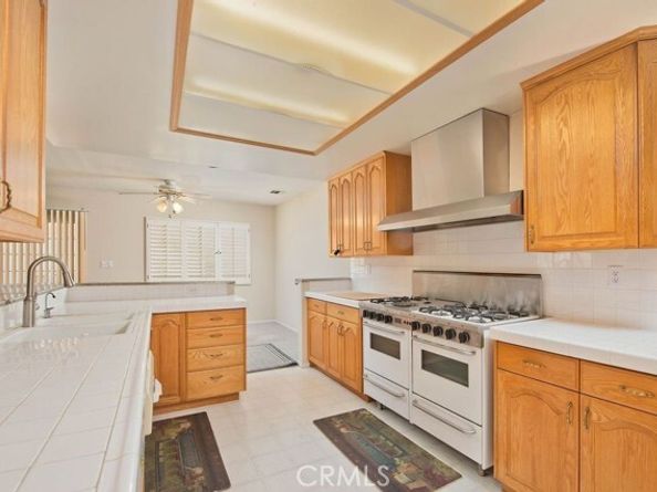 6912 Louise, Los Angeles CA 91406