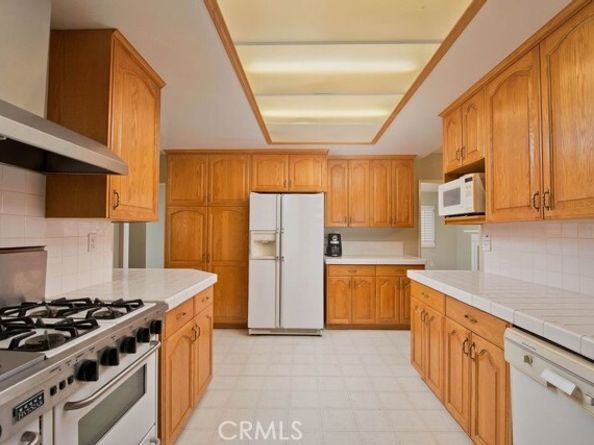 6912 Louise, Los Angeles CA 91406