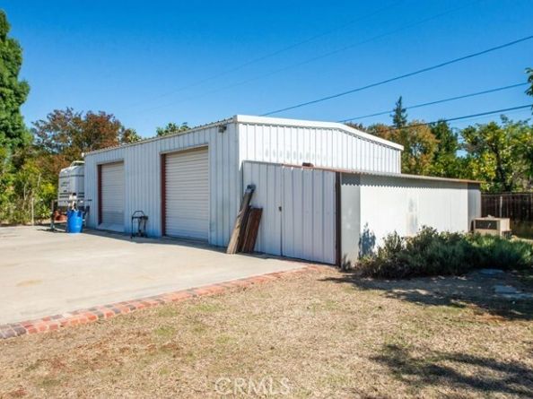 6912 Louise, Los Angeles CA 91406