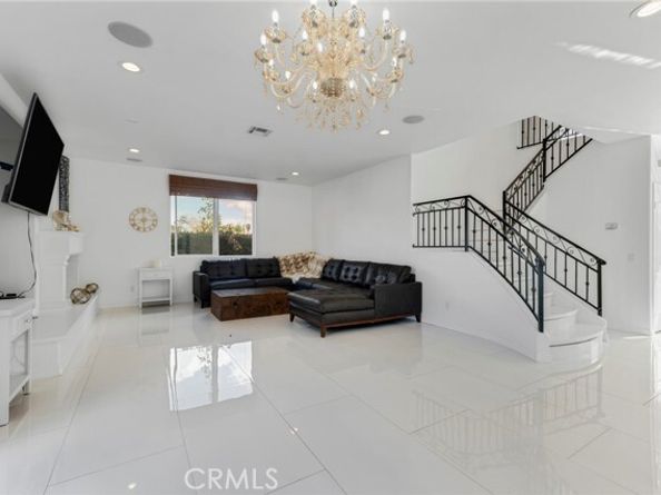 6997 Sale Avenue, West Hills (los Angeles) CA 91307
