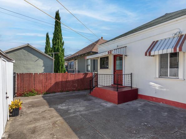 2943 Chestnut St, Oakland CA 94608