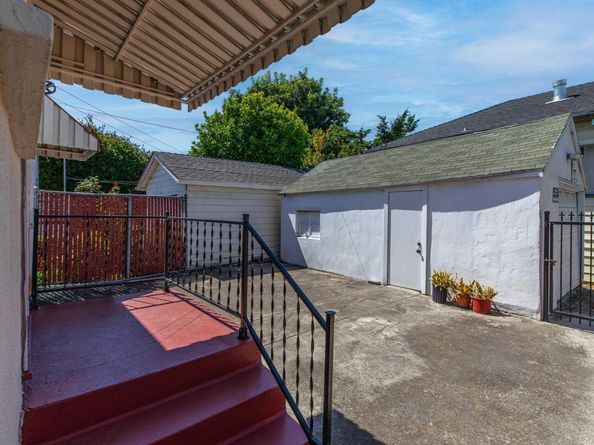 2943 Chestnut St, Oakland CA 94608