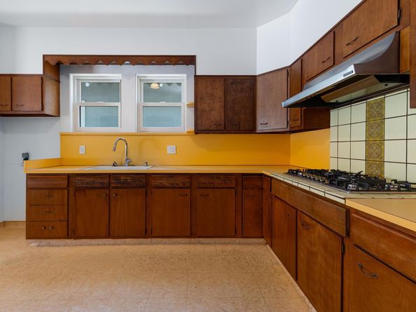 2943 Chestnut St, Oakland CA 94608