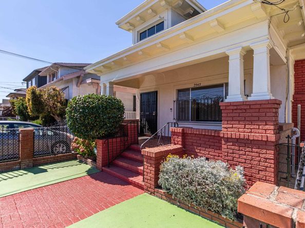 2943 Chestnut St, Oakland CA 94608