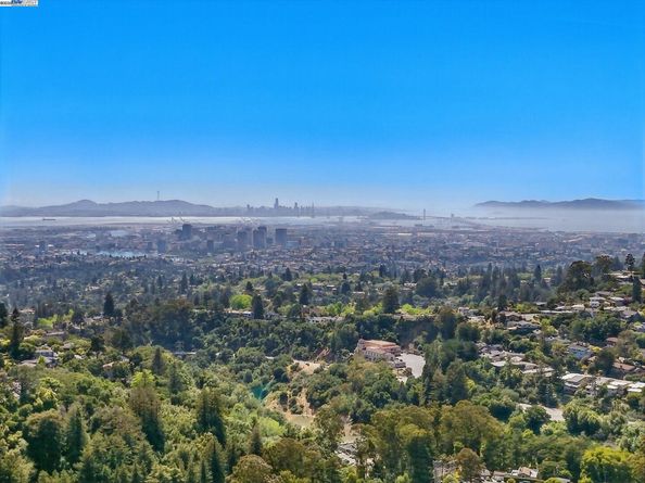 2323 Mastlands Dr, Oakland CA 94611