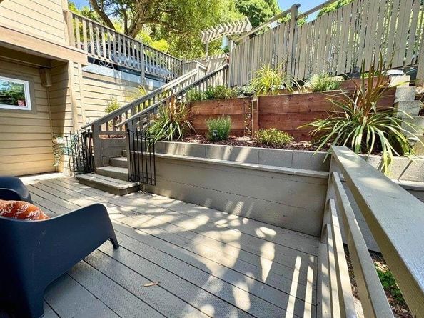 2323 Mastlands Dr, Oakland CA 94611