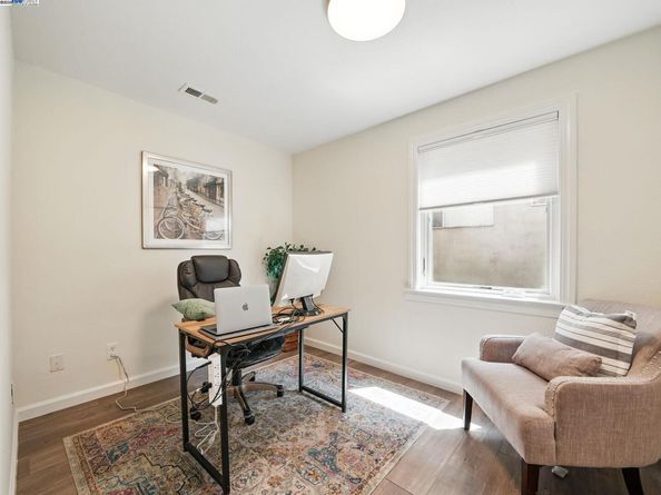 2323 Mastlands Dr, Oakland CA 94611