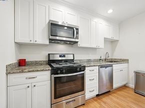 2323 Mastlands Dr, Oakland CA 94611