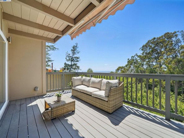 2323 Mastlands Dr, Oakland CA 94611