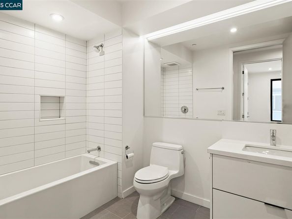 58 Vernon St 301, Oakland CA 94610