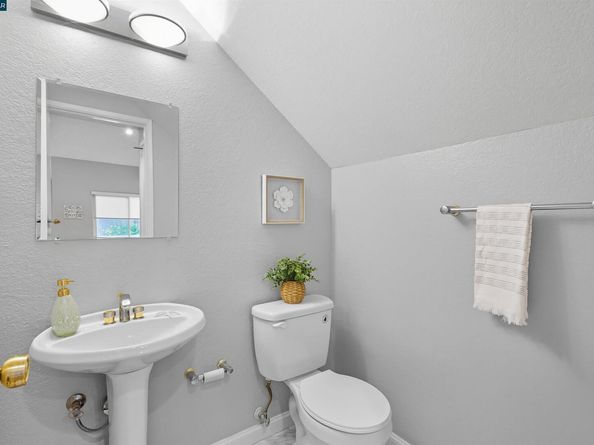 317 Lake Dale Court, Martinez CA 94553