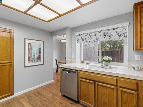 317 Lake Dale Court, Martinez CA 94553