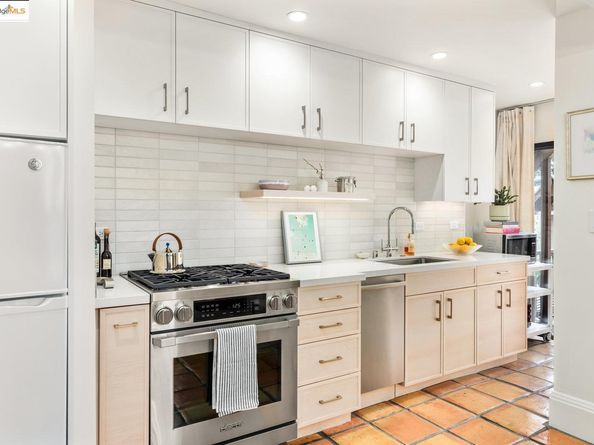 2910 Hillegass Ave 2, Berkeley CA 94705